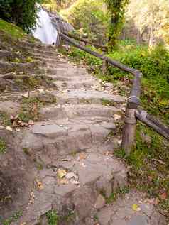 石头楼梯人行道步骤山