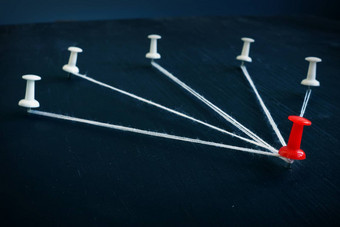 领导业务推针红色的连接线程