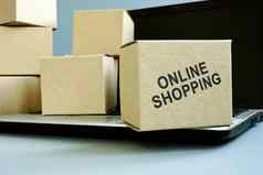 在线购物纸板盒子交付服务