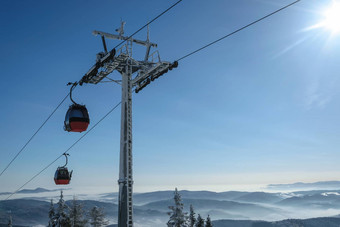 贡多拉滑雪电梯山