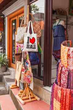 出售记忆有趣的手工制作的衣服袋明亮的色彩斑斓的配件装饰室内乌布巴厘岛岛印尼