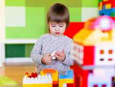 蹒跚学步的男孩玩儿童房色彩斑斓的构造函数教育玩具块手孩子忙玩具砖