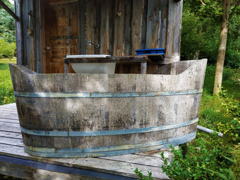 外浴室木浴缸阳台