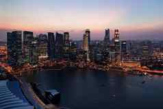 新加坡城市日落天际线晚上摩天大楼玛丽娜湾