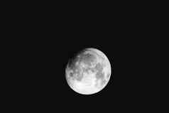 完整的月亮地球的自然卫星黑色的晚上天空