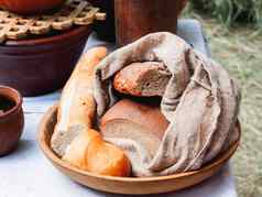 木板类型面包朴素的餐巾桌布古董餐具成形家庭项目历史节日次时代莫斯科俄罗斯