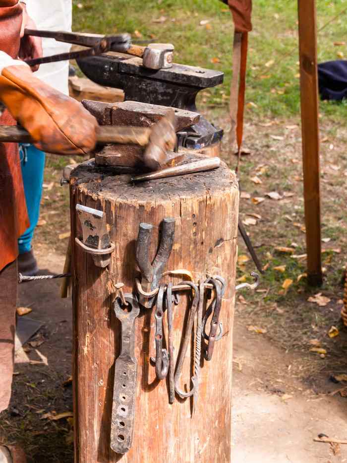 中世纪的铁匠工具年度节日次时代历史重建莫