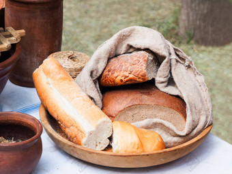 木板类型面包朴素的餐巾桌布古董餐具成形家庭项目历史节日<strong>次时代</strong>莫斯科俄罗斯