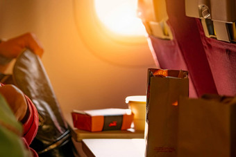 食物棕色（的）纸袋把塑料飞机托盘表格