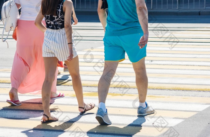 行人穿越路行人穿越图片-包图网企业站
