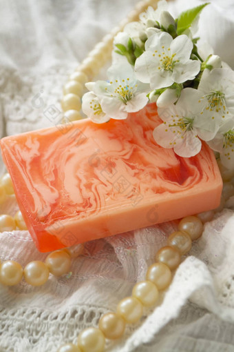 自然肥皂手工制作的樱花肥皂樱桃开花<strong>花水</strong>疗中心治疗