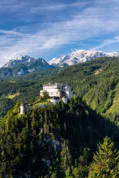 美丽的霍恩韦尔芬城堡奥地利岩石山阿尔卑斯山脉