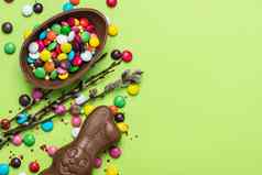 复活节背景节日巧克力蛋兔子色彩斑斓的