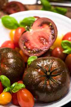 充满活力的新鲜的西红柿素食主义者食物市场新鲜的色彩斑斓的番茄