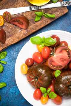 充满活力的新鲜的西红柿素食主义者食物市场新鲜的色彩斑斓的番茄