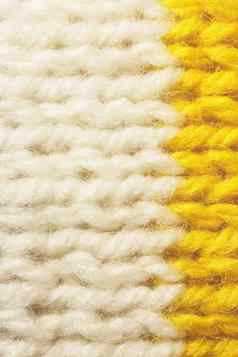 白色黄色的羊毛针织纹理水平编织用钩针编织详细的行毛衣纺织背景宏特写镜头