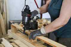 工匠把指甲一块木木工工厂