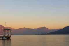 日落安静的水域湖Iseo