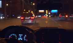 晚上开车观点指示板灯