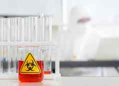 烧杯红色的液体化学物质白色实验室表格