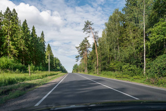 路旅行首页国家旅行禁止禁止旅程在国外国内<strong>旅游车</strong>移动路阳光明媚的夏天森林