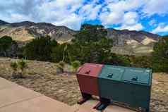 垃圾垃圾箱单独的集合垃圾山景观墨西哥美国