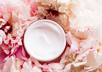 奢侈品化妆品奶油Jar抗衰老的护肤品例程产品背景牡丹花身体保湿霜美品牌