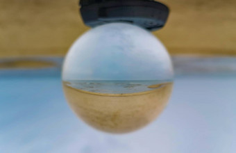 波罗的海海海滩斯维诺乌伊希切反射水晶球