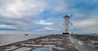<strong>白色风车</strong>结束海岸完整的水坑波罗的海海斯维诺乌伊希切