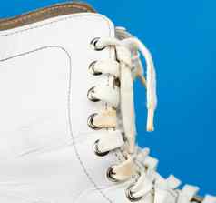 片段白色皮革数字溜冰鞋白色纺织鞋带