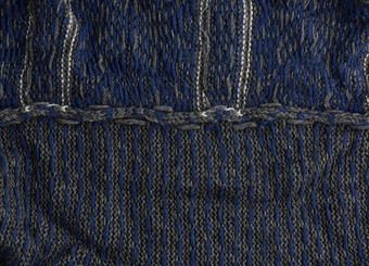 错误的一边灰色的针织织物蓝色的模式
