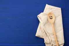 古董木勺子白色纺织厨房毛巾蓝色的吸引