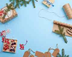 卷棕色（的）包装纸装饰云杉分支机构圣诞节