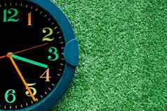 时钟塑料人工绿色草