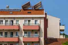酒店建筑窗户阳台太阳能面板屋顶
