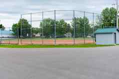 棒球垒球钻石栅栏公园小
