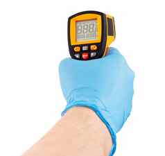 手蓝色的医疗乳胶手套的目标黄色的红外非接触式温度计孤立的白色背景模型显示状态