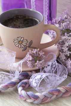 分支机构花淡紫色紫色的花瓣杯咖啡可可春天早餐古董