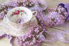 古董杯茶紫罗兰色的盛开的分支淡紫色复古的背景邀请问候卡设计