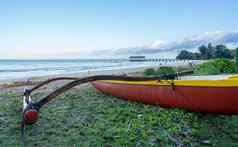 传统的夏威夷独木舟里码头考艾岛