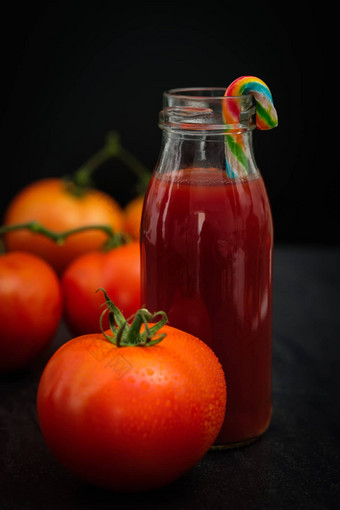 生活新鲜的成熟的西红柿汁