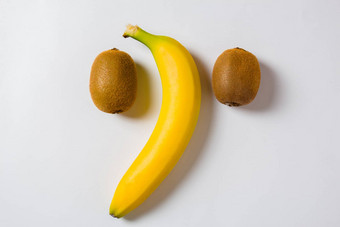 香蕉猕猴桃白色背景新鲜的水果健康