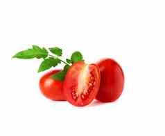 成熟的红色的西红柿片白色背景