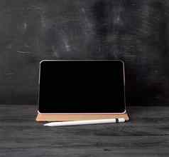 电子平板电脑空白黑色的屏幕白色铅笔