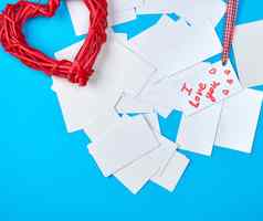 木柳条红色的心空白色纸业务卡片