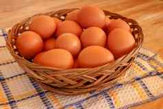 棕色（的）鸡蛋古董桌布鸡蛋篮子