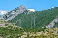 山峰山坡上山覆盖植被蓝色的天空