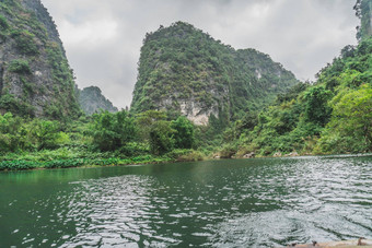 风景优美的山湖安保兵地区越南