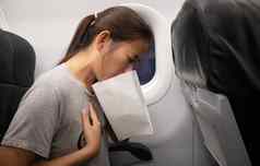 女乘客飞机感觉晕机影响恶心想吐