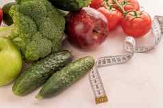 新鲜的蔬菜水果健康的饮食测量磁带